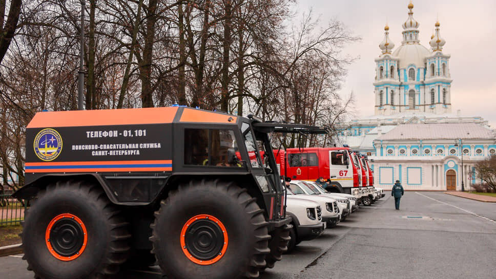 Новая техника для ГУ МЧС РФ по Петербургу.📷Фото: Пресс-служба Смольного