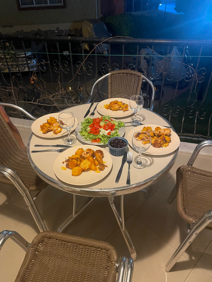 Турецкие оливки и черри к ужину.