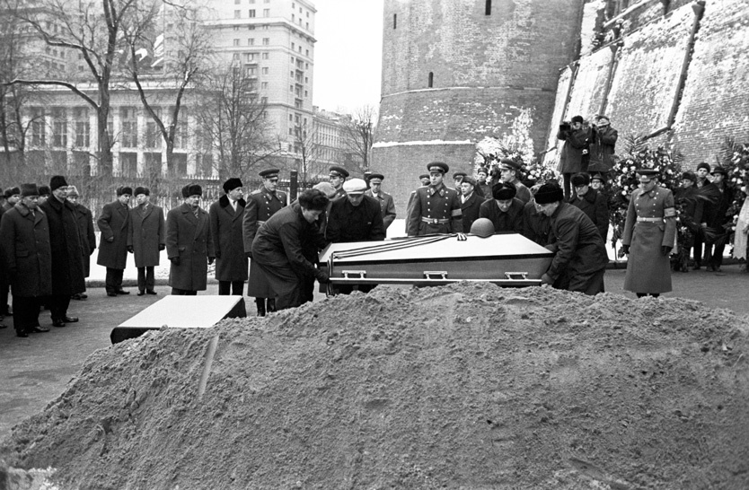 Церемония захоронения Праха неизвестного солдата