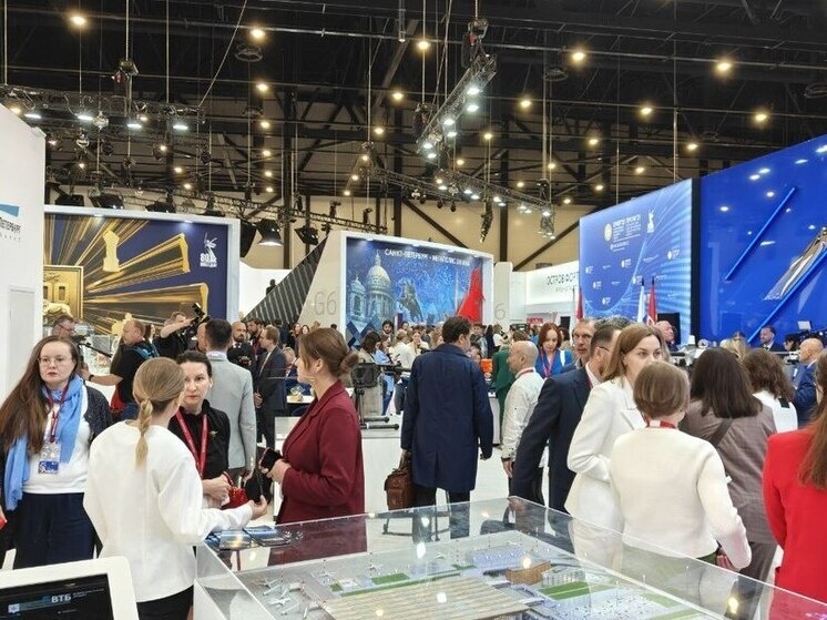     Отмечается, что 73% деловых туристов готовы рекомендовать поездку в Петербург. Фото: архив МК в Питере