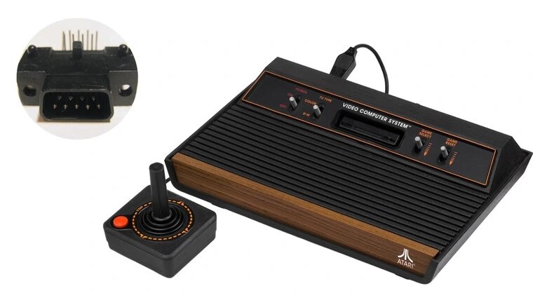 Atari VCS, позже названная Atari 2600, — стала самой популярной игровой приставкой конца 1970-х — начала 1980-х годов.. В 1978 году американская компания Atari открыла крупный завод на Тайване. Производство второстепенных частей решили отдать на аутсорсинг местным подрядчикам. Одним из них и стала Hon Hai Plastics — фирма заключила первый международный контракт на создание разъемов и пластиковых элементов для консоли Atari 2600.