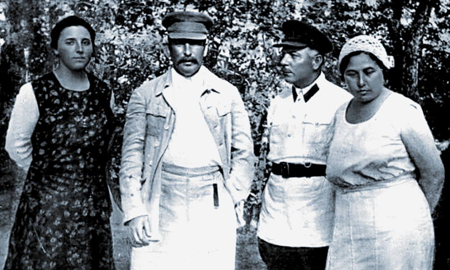 Сын сапожника и его вторая жена Надежда Аллилуева.