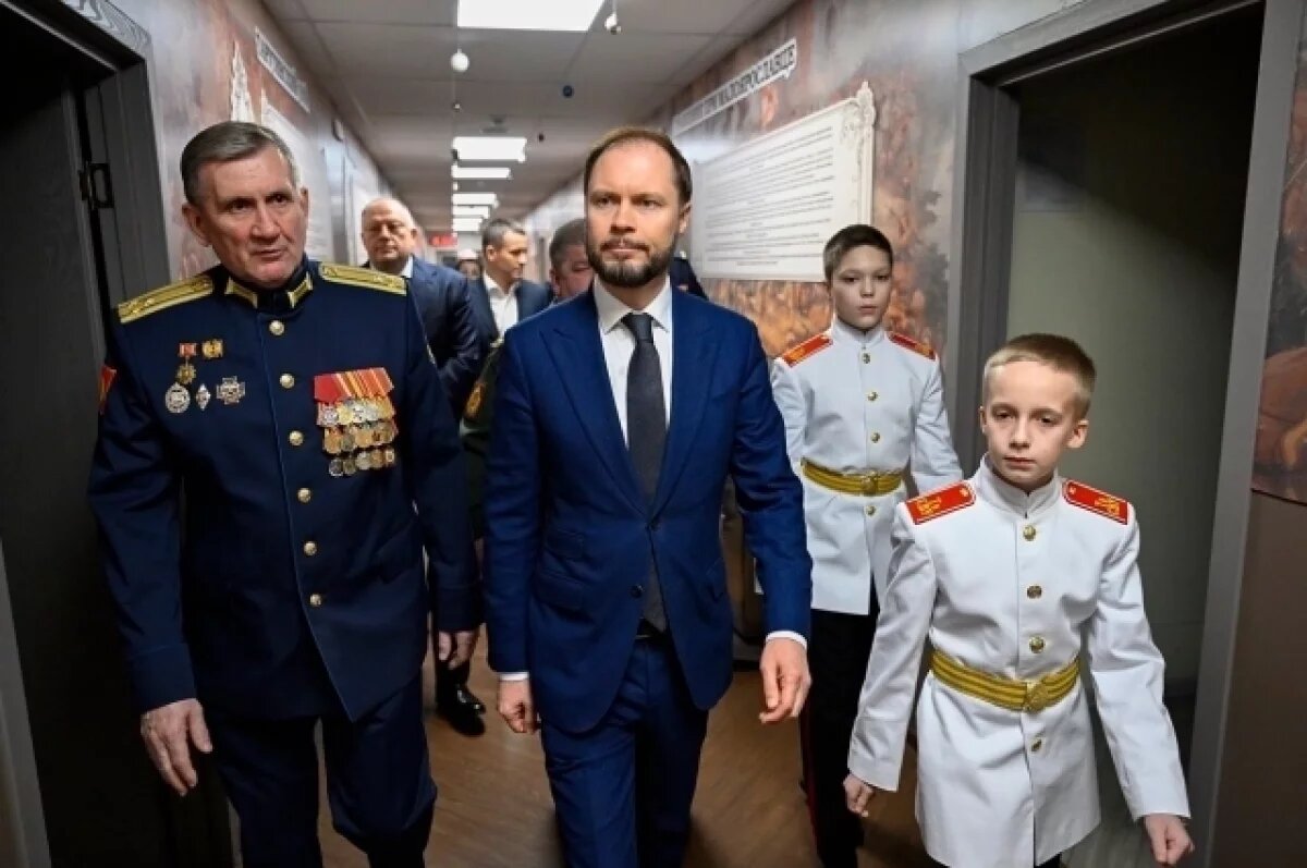    В Твери отметили 82-летие Суворовского военного училища