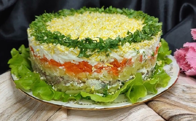 Как сделать любимый салат «Мимоза» неотразимым и праздничным