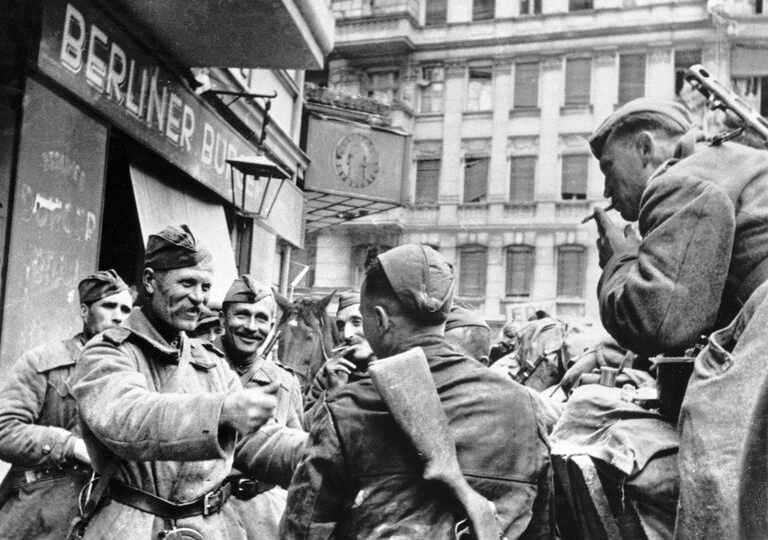 После ада: как праздновала Красная Армия падение Берлина