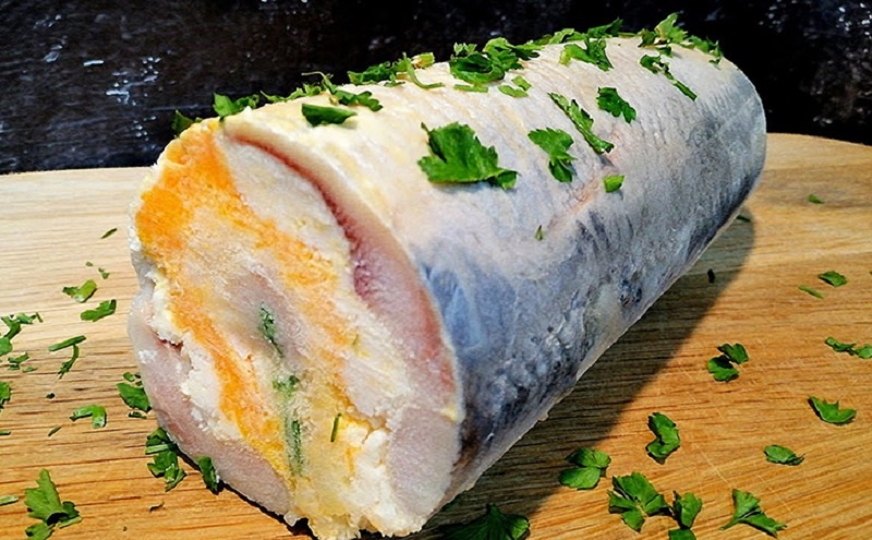 Простой рулет из селёдки: праздничное блюдо, которое украсит любой новогодний стол