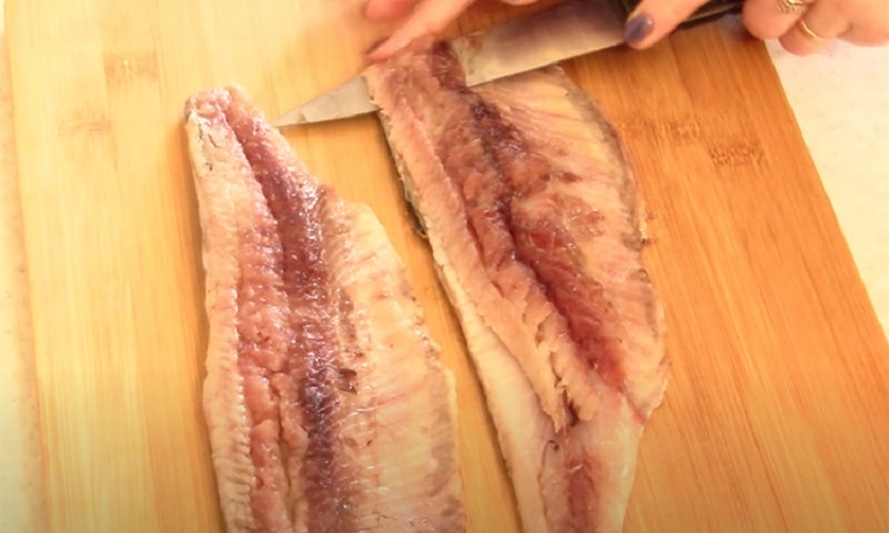 Простой рулет из селёдки: праздничное блюдо, которое украсит любой новогодний стол