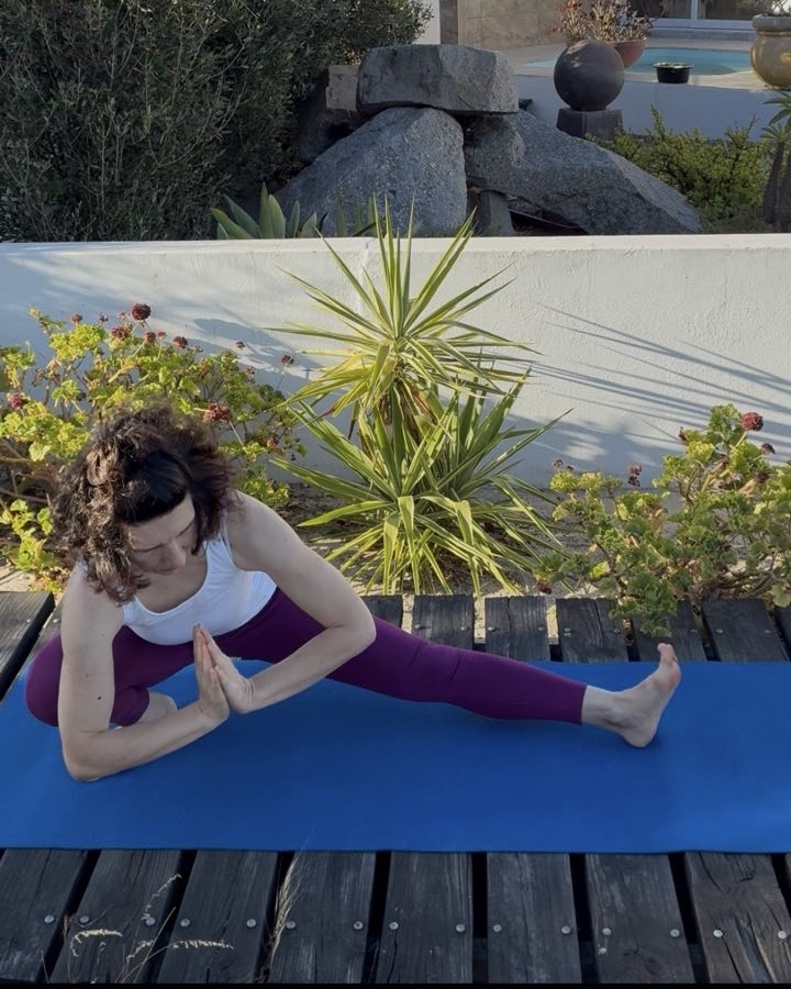 Автор: Маласана с вытянутой ногой (Уттхита Маласана). Фото из личного архива