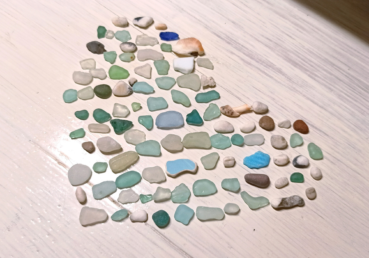 Морское стекло и кафелиты с побережья для творчества