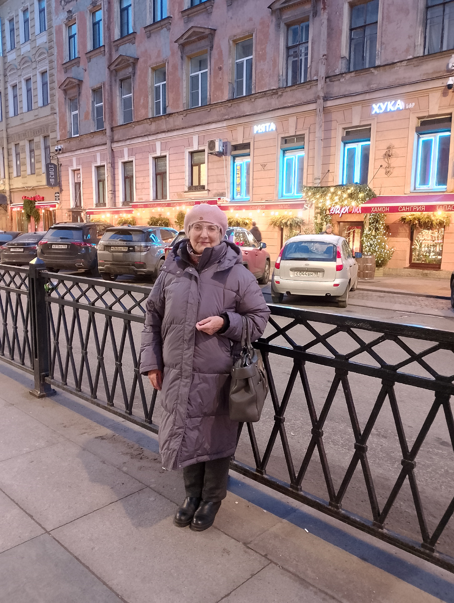 На фото автор с той самой злополучной сумкой.