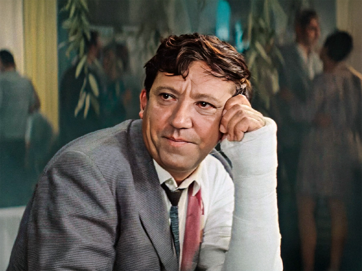 Кадр из фильма Леонида Гайдая "Бриллиантовая рука"