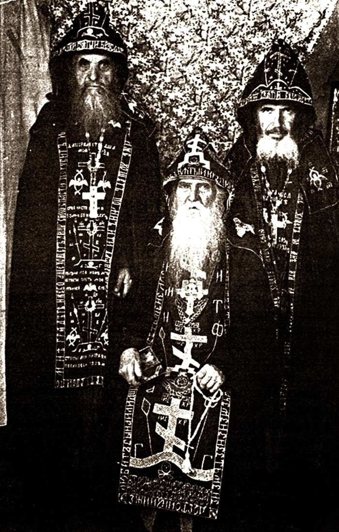 Иеросхимонах Серафим (Романцов) вместе с настоятелем схиархимандритом Серафимом (Амелиным), и отцом Андроником (Лукашом) составлял "совет старцев", который решал все дела обители. Время трудное, вопросов много, большинство насельников уже преклонных лет, за плечами многих годы разорения, высылки, ссылки, скитаний. Старцы, составлявшие духовный центр Глинской пустыни перед первым закрытием в 1922 году, были вовсе не стары. Отцу Серафиму (Романцову) – 37 лет, отцу Серафиму (Амелину) было 48 лет,  отцу Андронику – 34 года. 