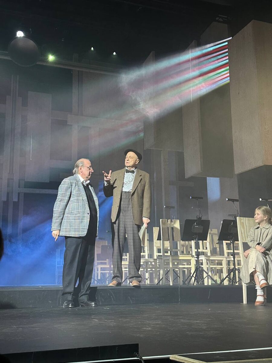 Сцена из спектакля «Репетиция оркестра». Театр «Ленком Марка Захарова». Премьера. Фото автора.