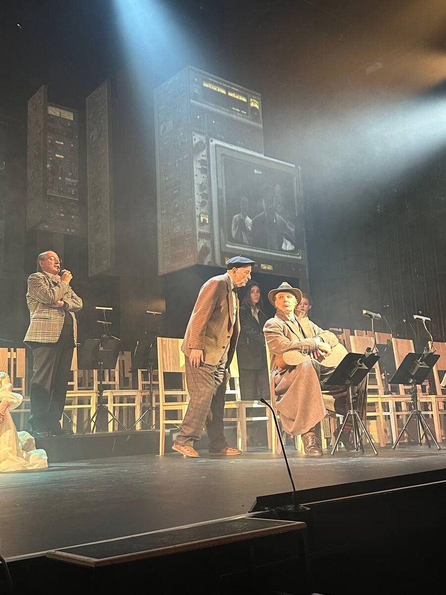 Сцена из спектакля «Репетиция оркестра». Театр «Ленком Марка Захарова». Премьера. Фото автора.