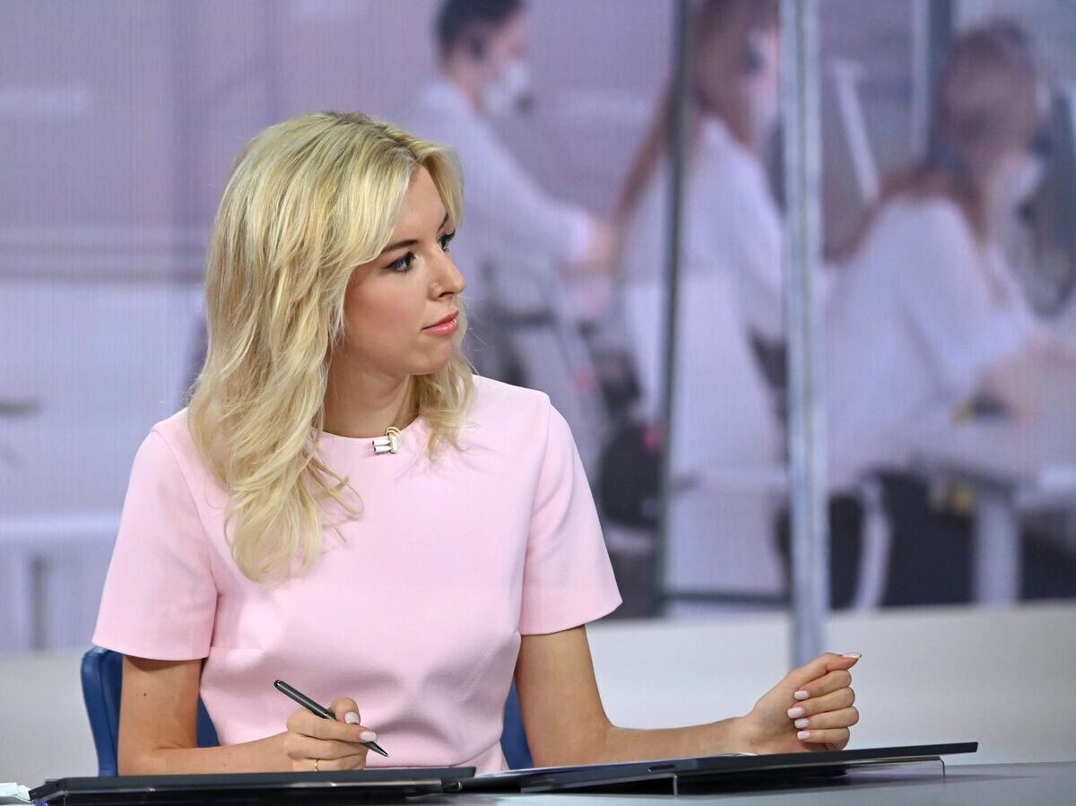    Телеведущая Екатерина Березовская во время ежегодной специальной программы "Прямая линия с Владимиром Путиным" | © РИА Новости / Алексей Никольский