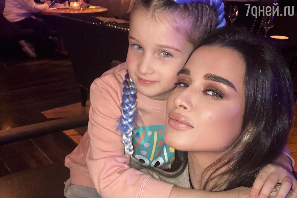    Ксения Бородина с дочкой Теоной соцсети