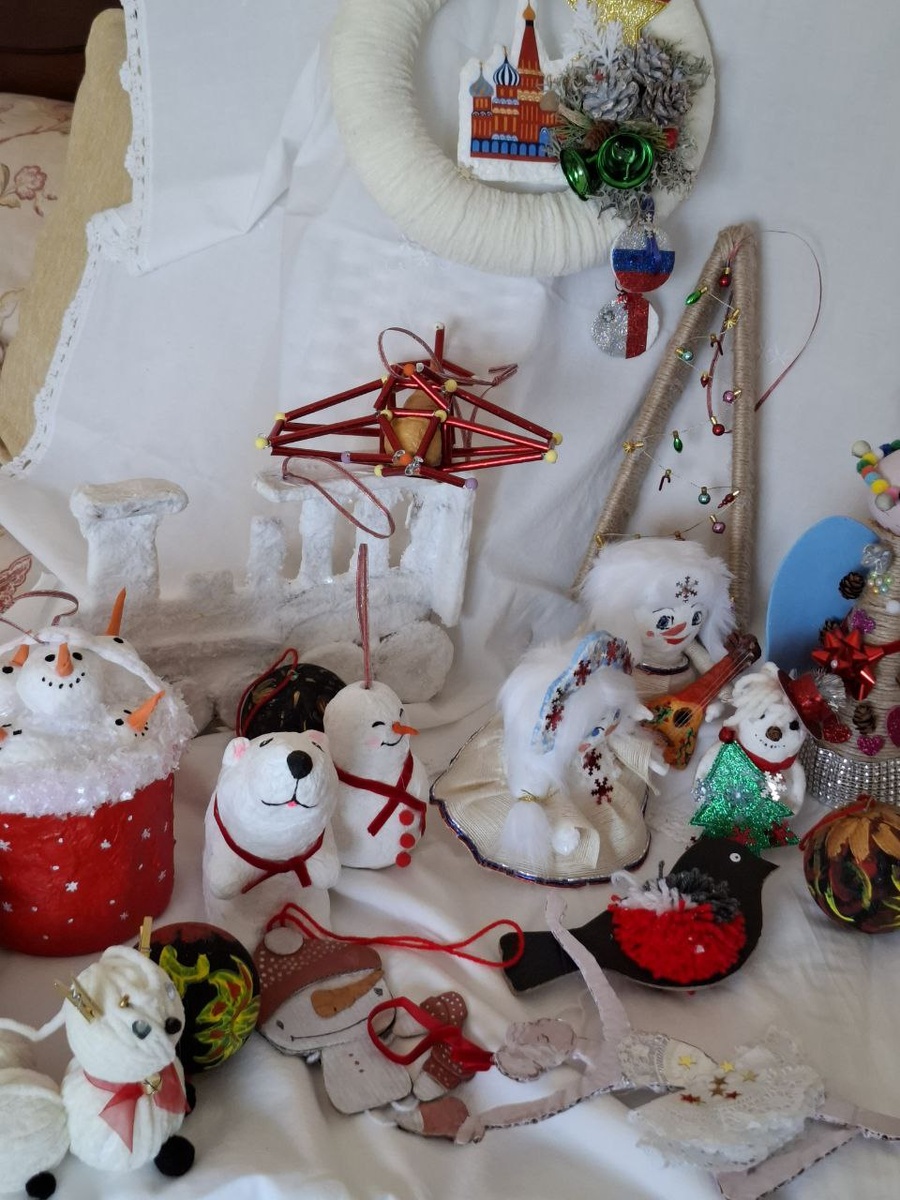 Игрушки наших детей, среди них и игрушки, попавшие на ёлку в МИД России