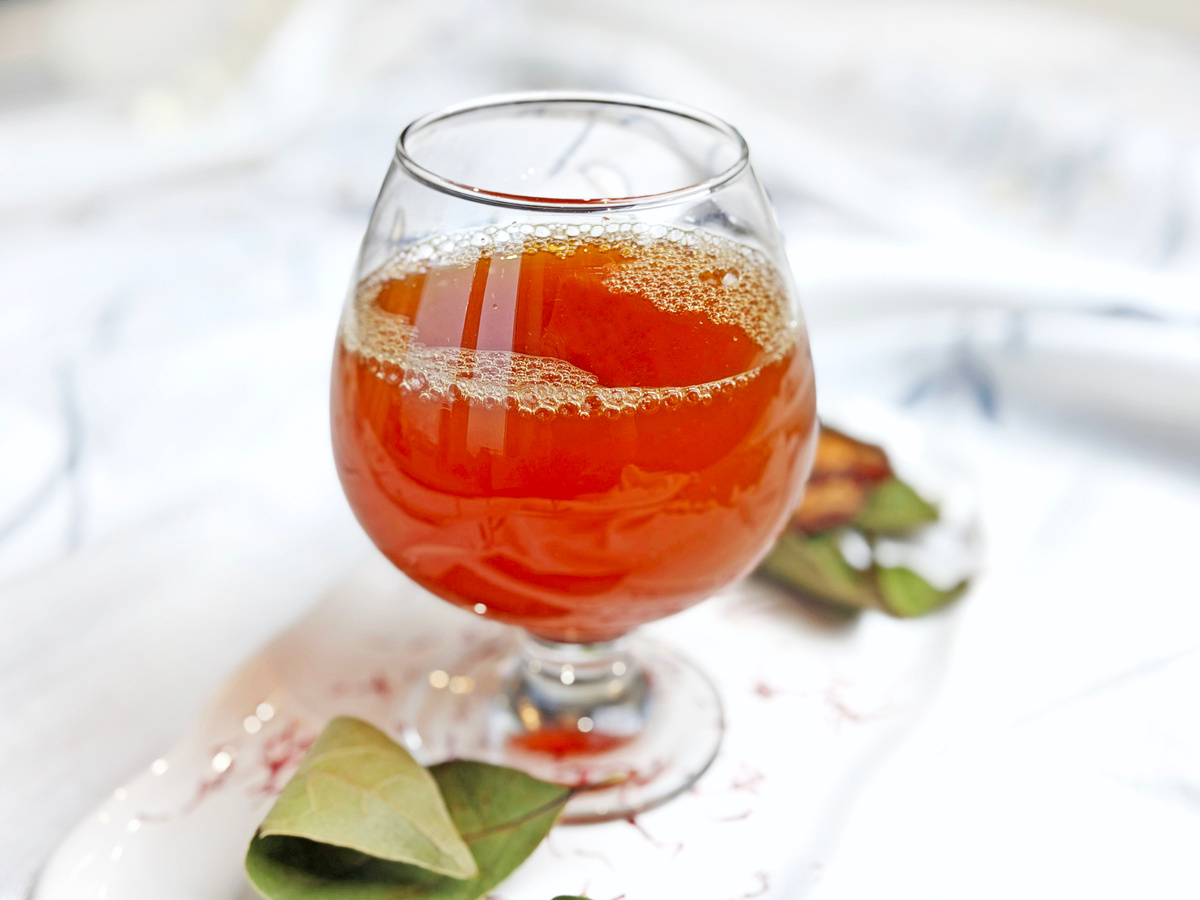 "In vino veritas" или "Истина в вине". Это был изящный способ Плиния Старшего сказать: «Дайте мне несколько бокалов вина, и я скажу вам всё, что о вас думаю». 