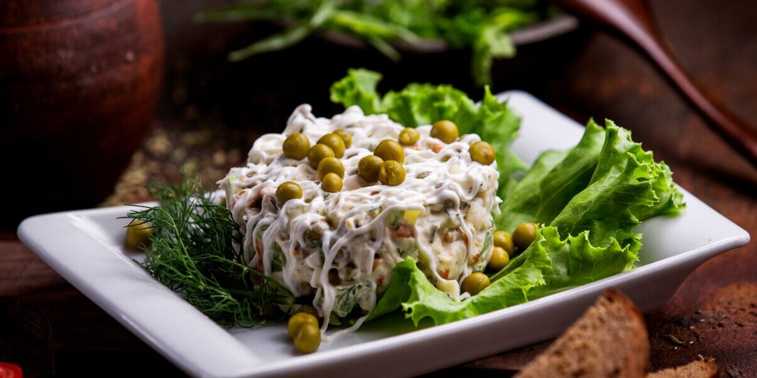 Не только оливье: 9 салатов, на которых держался наш советский праздник