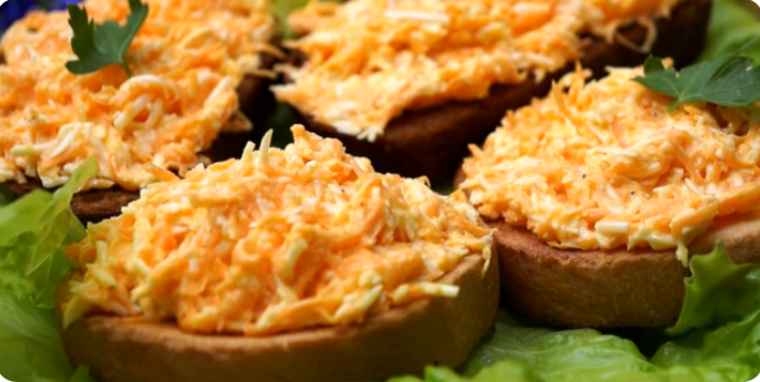 Раньше Мама готовила такие бутерброды на все праздники, эта вкуснейшая закуска разлеталась на ура)