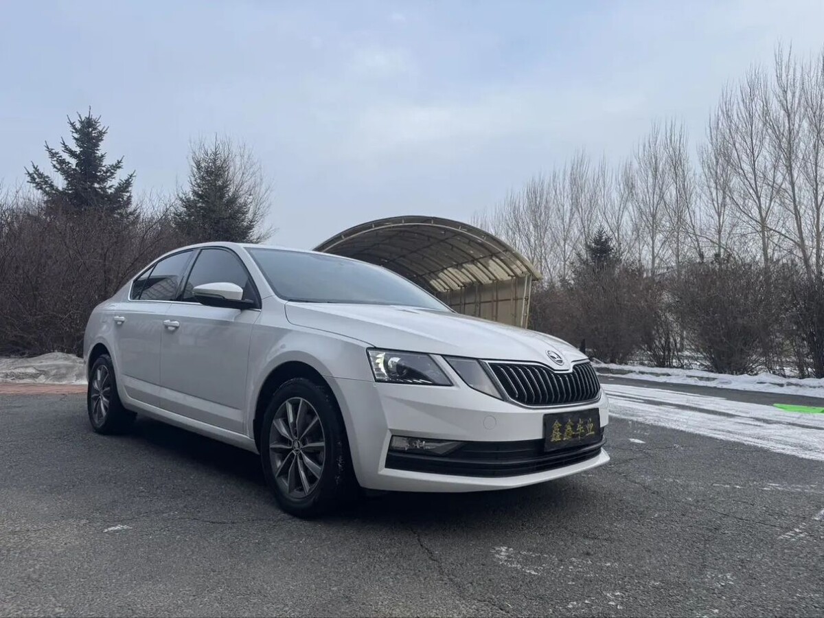 4 поколение Skoda в кузове А8 лифтбек, рассматриваем выгодные по растаможке 2021-2022 годы.