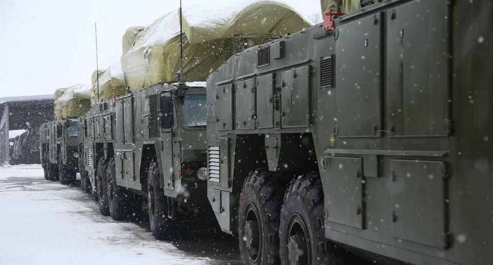 Восемь минут и Лондона нет. Для чего в Белоруссии развернули российский «Орешник»