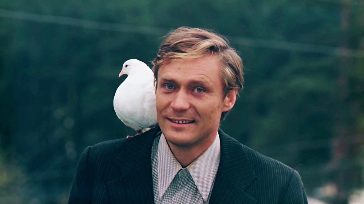 Кадр из фильма "Любовь и голуби"