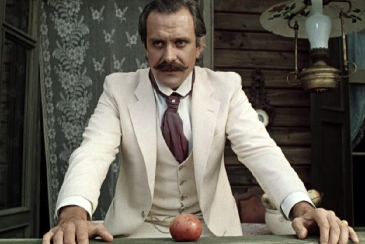 Кадр из фильма "Жестокий романс"