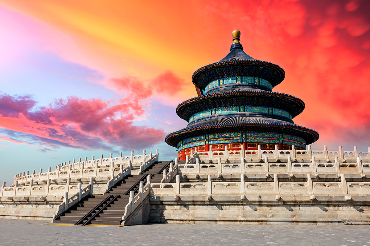 ABCDstock / Shutterstock / FOTODOM📷Храм Неба в Пекине (Китай). На протяжении столетий в день зимнего солнцестояния туда прибывали императоры, чтобы принести дары и попросить у небес хорошего урожая