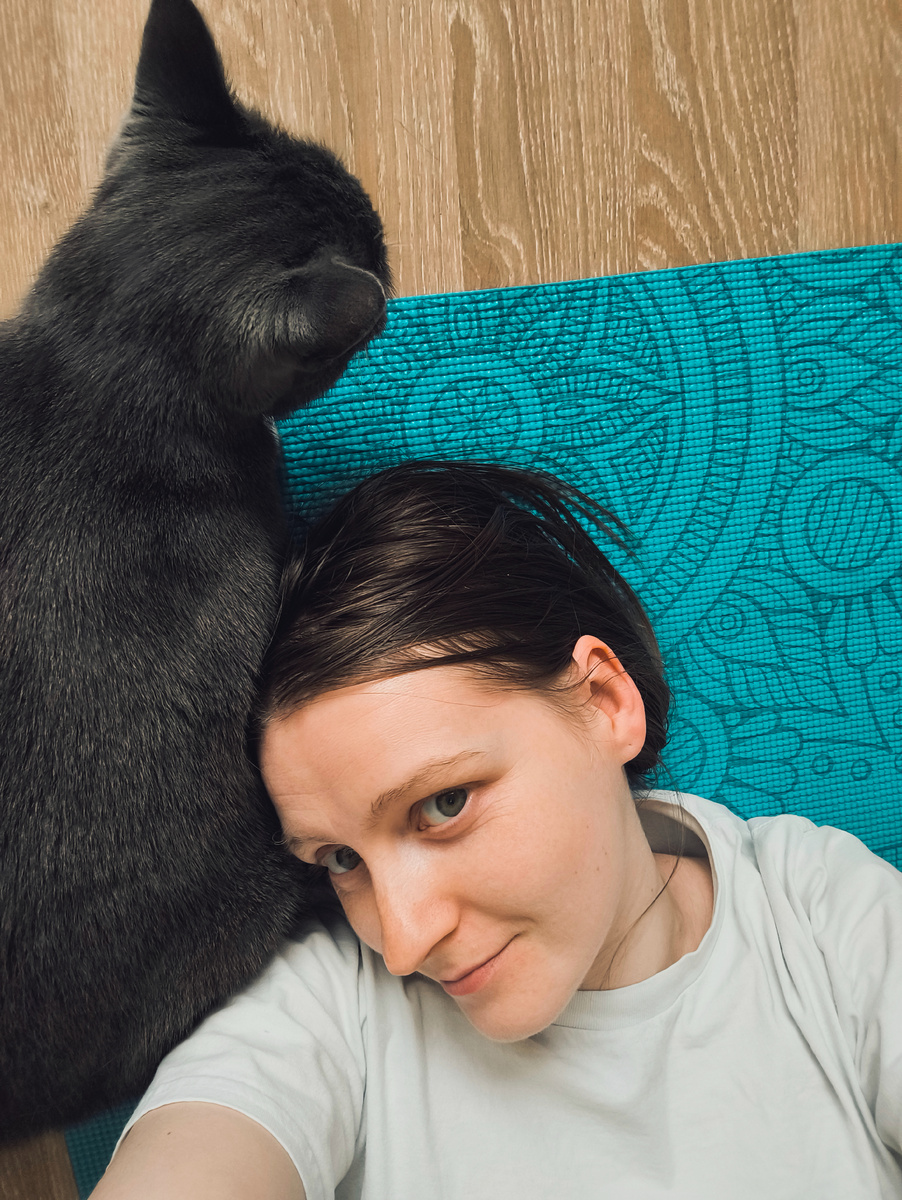 Периодически пытаюсь что-то делать на коврике, чтобы избавиться от лардоза и живота