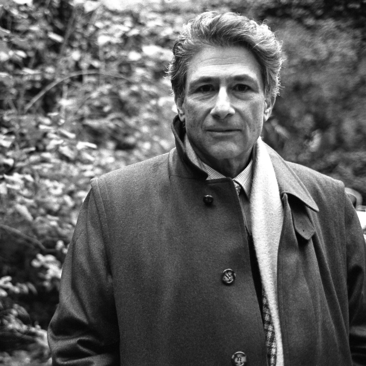 Эдвард Саид (1935-2003), профессор литературы Колумбийского университета, доктор философии в области английской литературы, теоретик культуры, литературный и музыкальный критик    