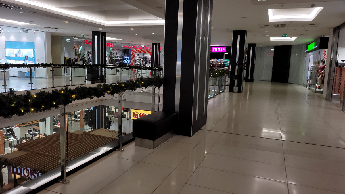 Торговый центр без толпы. 🤣