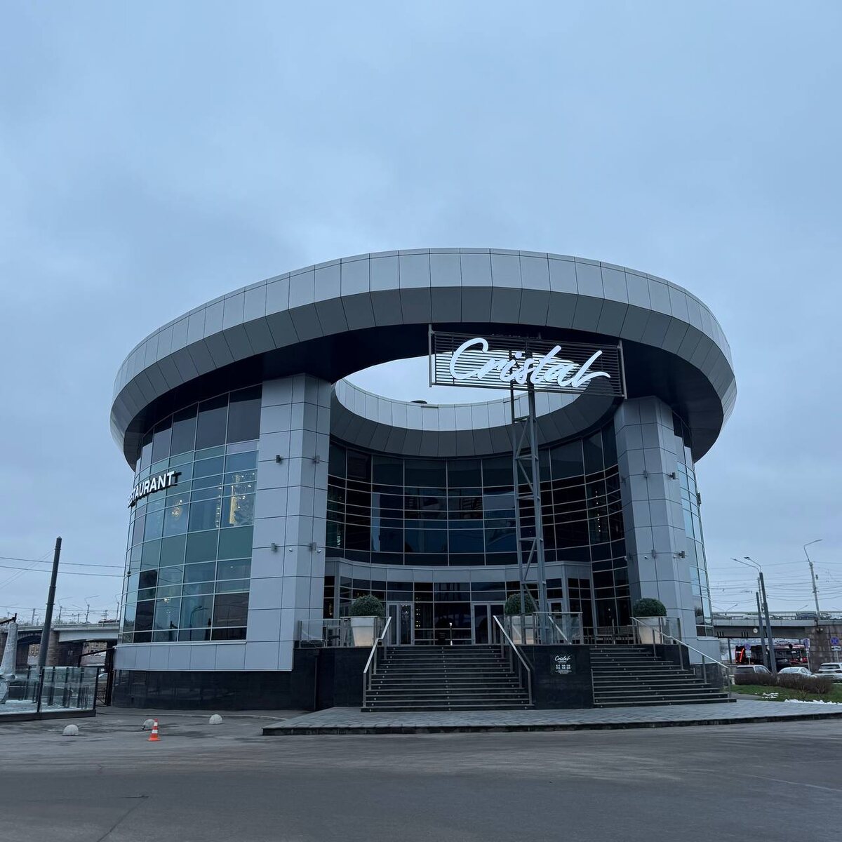 Вид ресторана с улицы