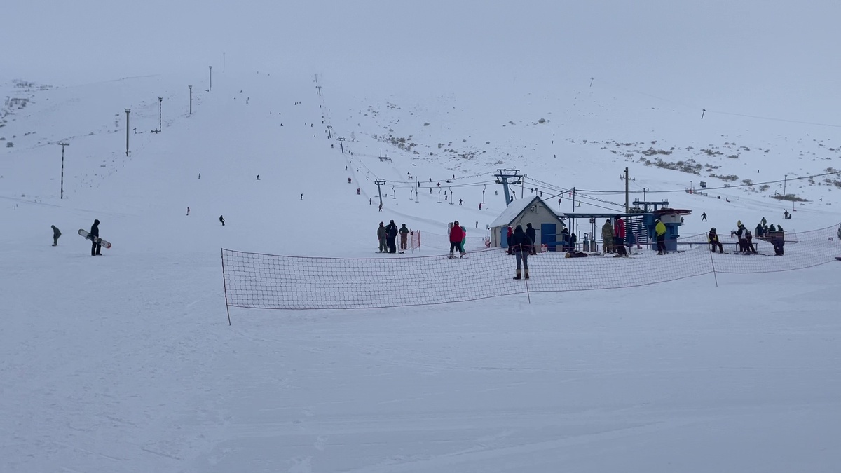 В такую погоду трасса сливаеться и не видно перепадов