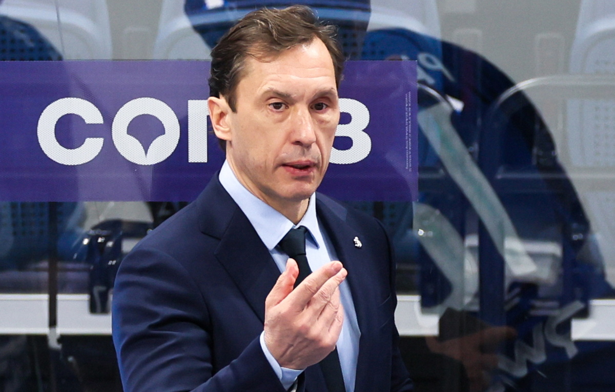    Главный тренер "Динамо" Вячеслав Козлов  Сергей Савостьянов/ТАСС