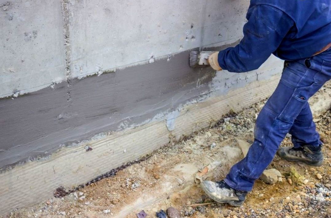 Полимерная гидроизоляция фундамента. Фото из открытых источников