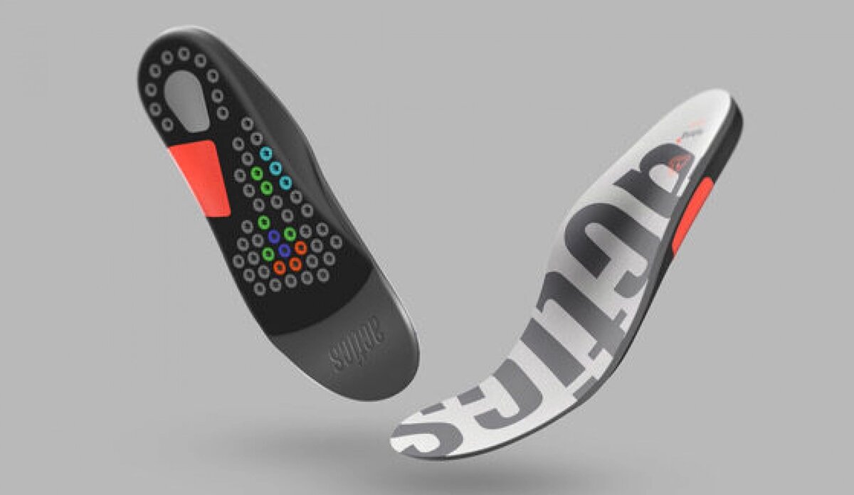 Стелька Hybrid + оснащена встроенными датчиками для измерения давления, температуры и движения стопы в режиме реального времени