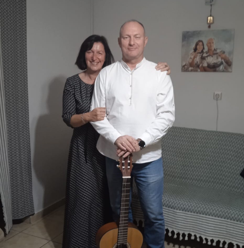 На этом фото портрет на стене попал в кадр