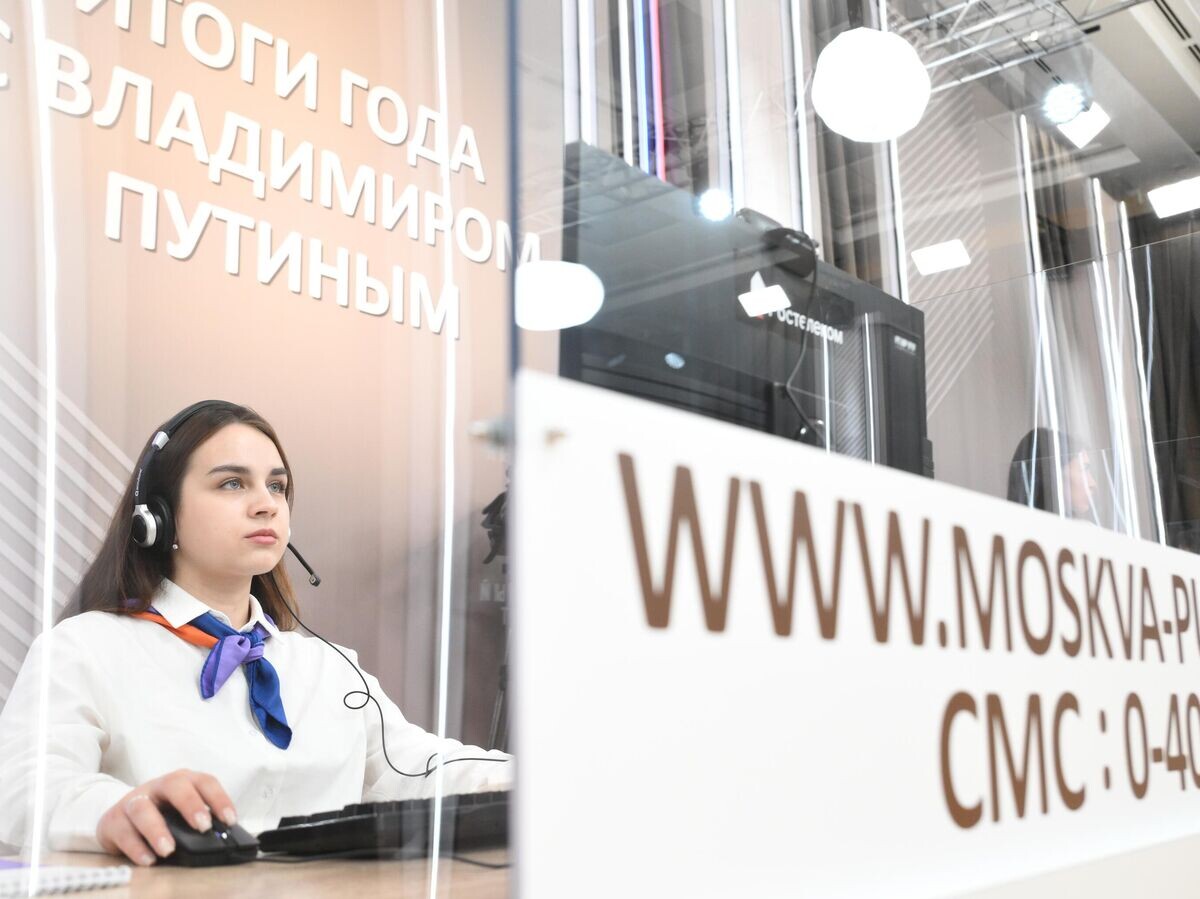  Работа кол-центра прямой линии с президентом России Владимиром Путиным | © РИА Новости / Владимир Астапкович