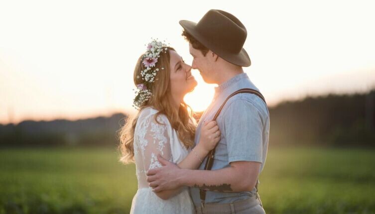    Счастливый брак. Что для этого нужно? Фото: Callie Morgan on Unsplash