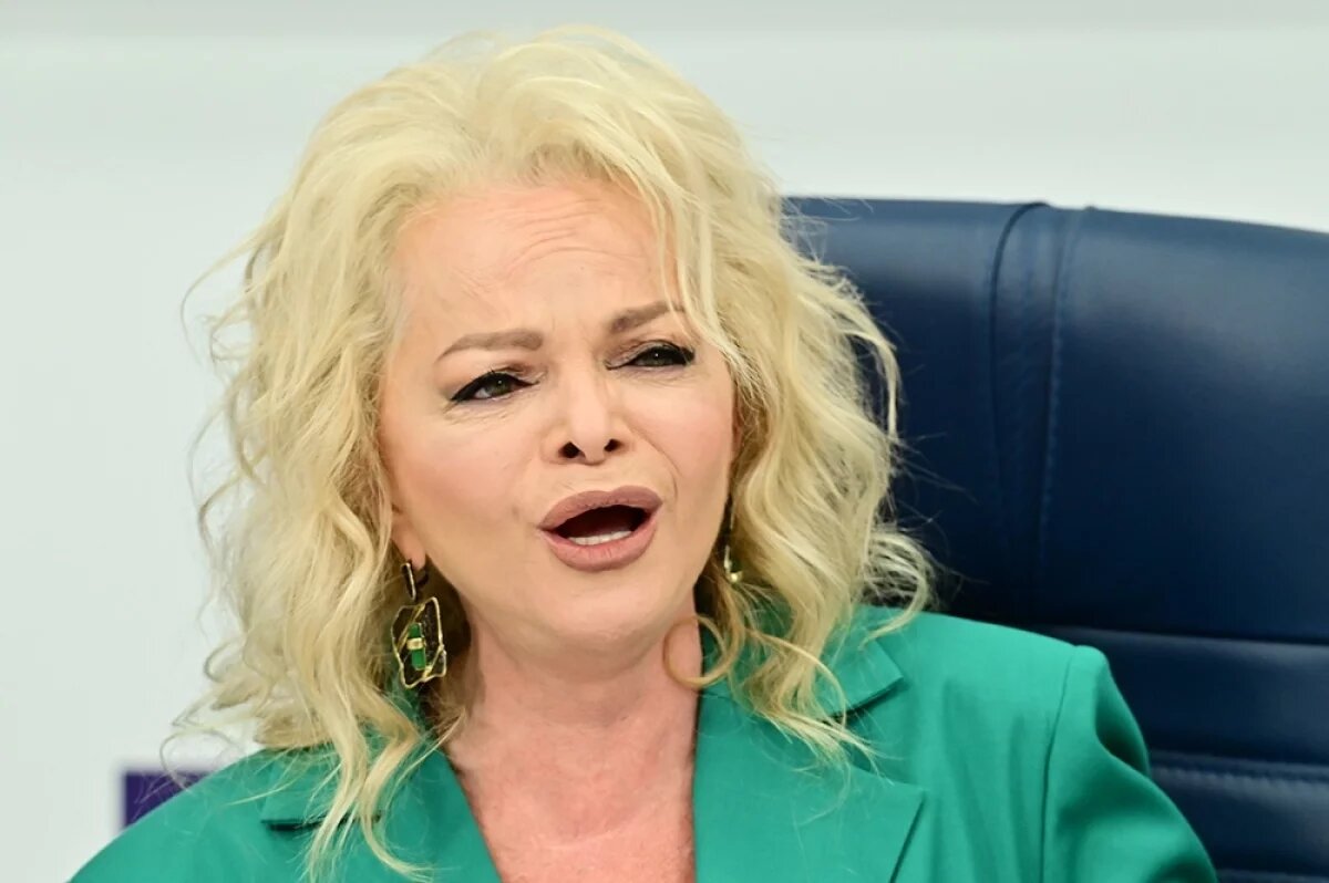    Лариса Долина.