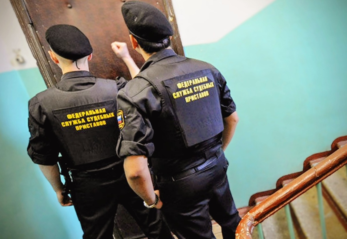 Иллюстрация деятельности судебных приставов.