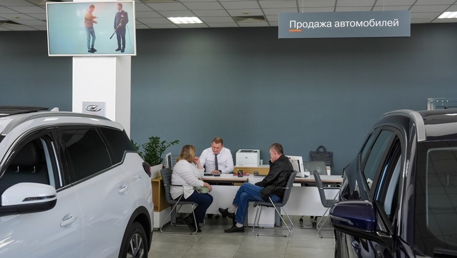    Только Москва и Подмосковье опережают Петербург по среднему размеру кредита на покупку авто Автор фото: "Известия"/Эдуард Корниенко