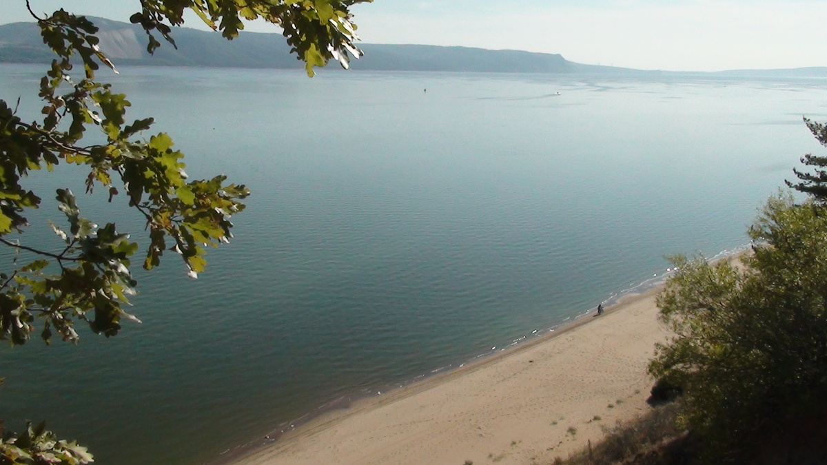 Волга. Ширина в этом месте около 7 км. Пойду искупаюсь ))