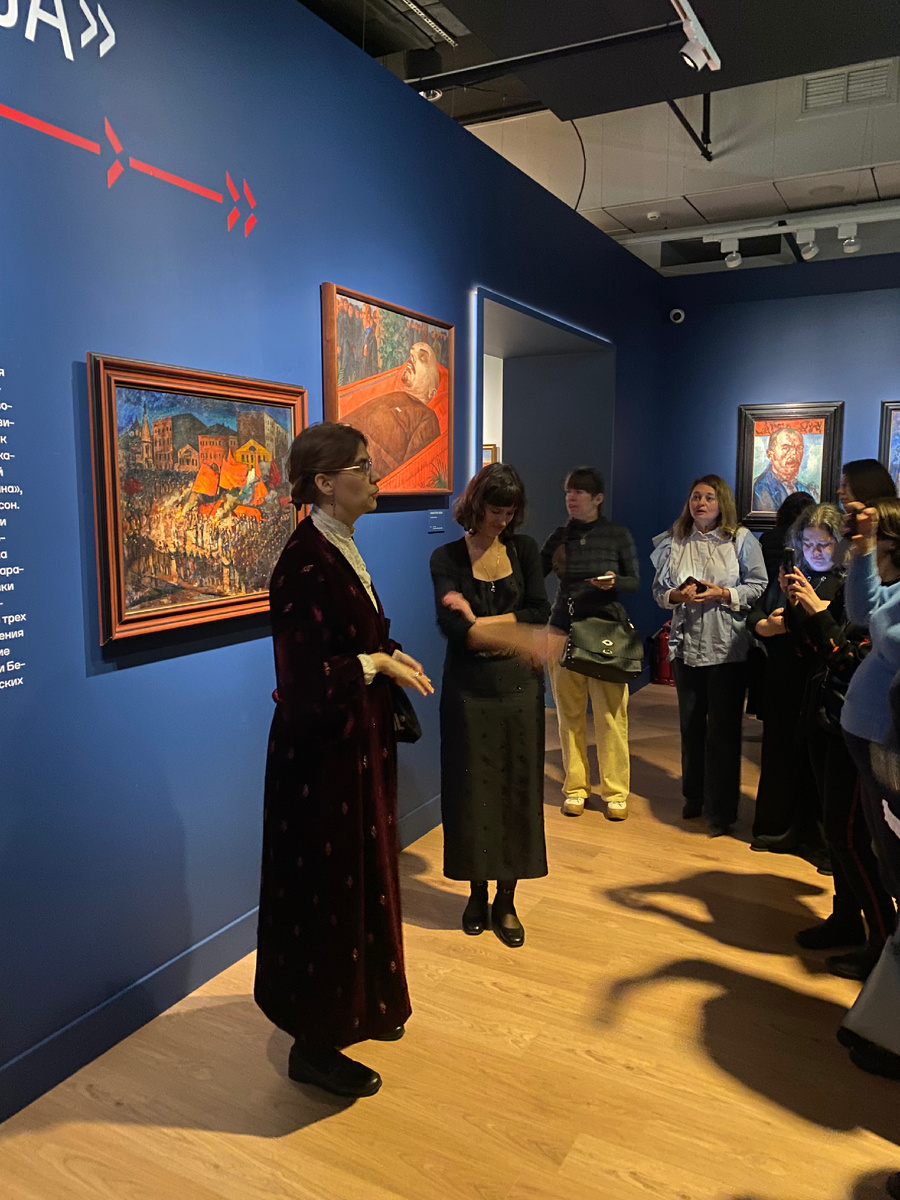 Кураторы выставки на пресс-показе. 18 декабря 2025 г. Фото автора 