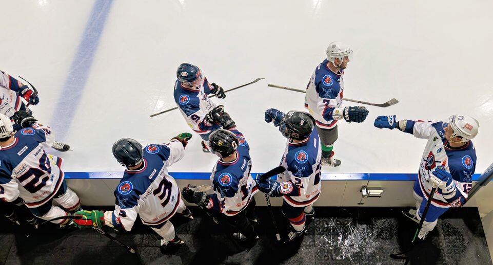    Команда Академии хоккея им. Ю. Е. Ляпкина против Звездной сборной в благотворительном хоккейном матче / Медиасток.рф