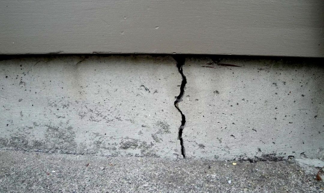 Сквозные дефекты в бетоне. Фото из открытых источников