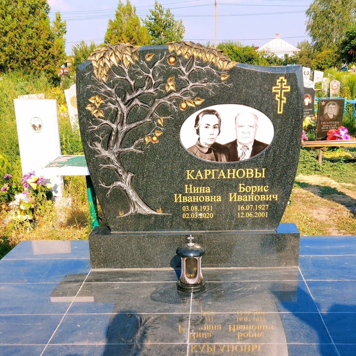 Семейный памятник производства Грависто