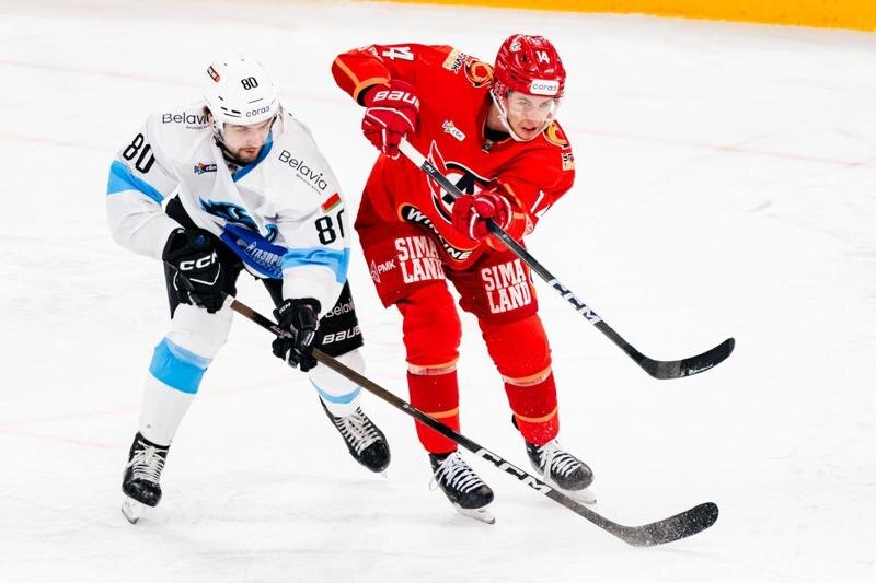    Фото пресс-службы ХК «Автомобилист» / Кертис Волк в матче с минским «Динамо»