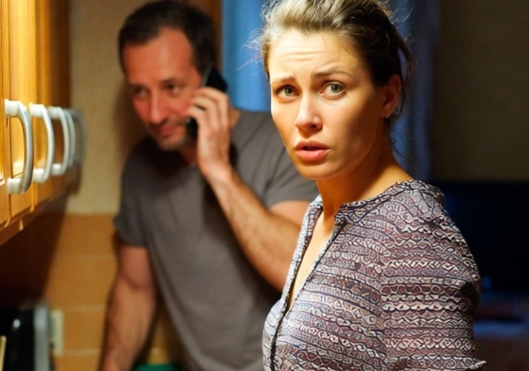 Маша была дома когда мужу кто-то позвонил. После этого дня все изменилось